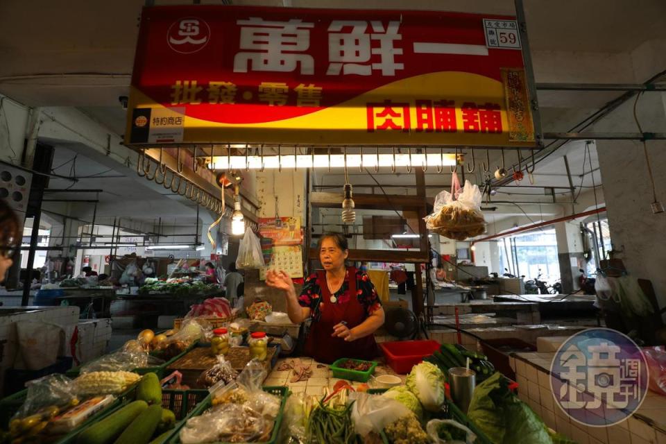 旅館外就是友愛市場。