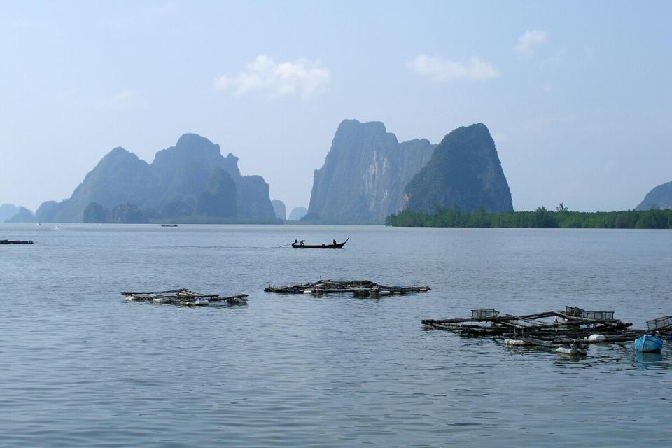 賽塔在一場與旅遊業者的會議中表示，他將嘗試振興攀牙府（Phang-nga）等地的觀光產業、提振當地經濟。圖為攀牙風景照。   圖：翻攝自維基百科