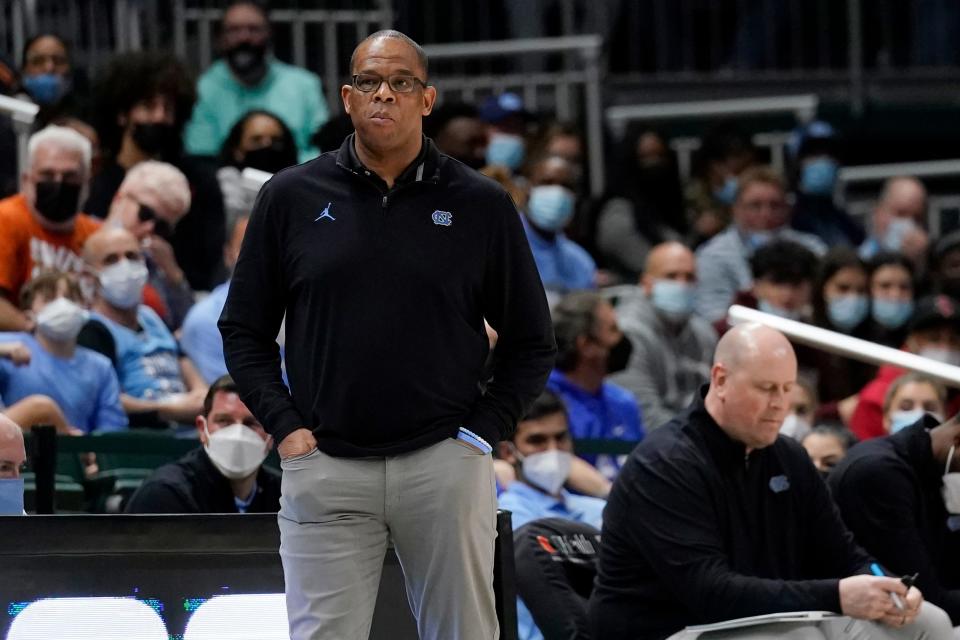 North Carolina coach Hubert Davis, left, looks on beside the team’s director of recruiting Pat Sullivan on Tuesday night.