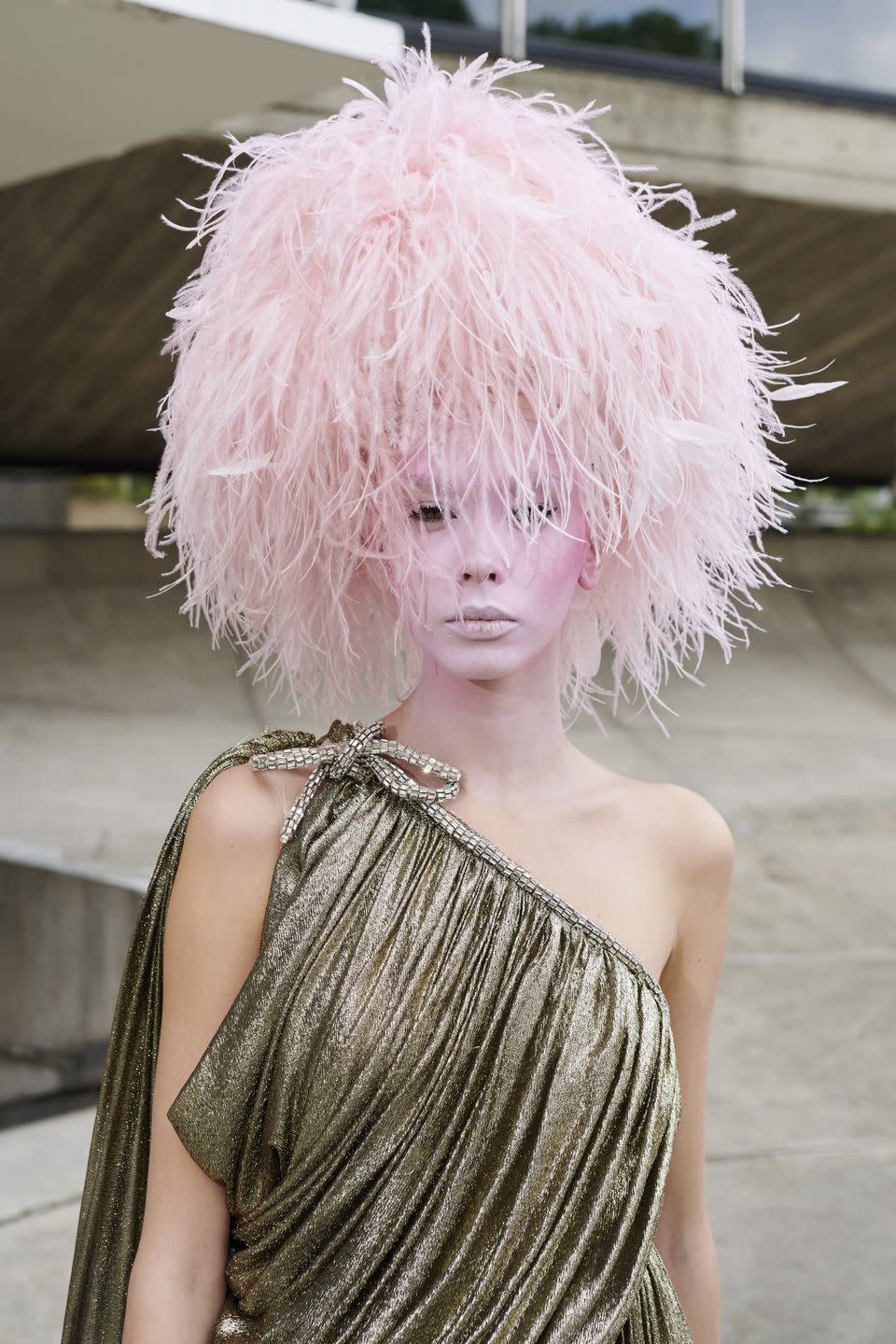 <p>If you paint your face pink as well, flamingo feather hair is totally scary, right?</p>