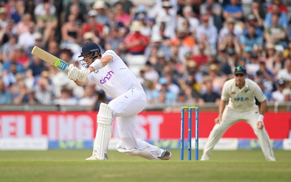 Jamie Overton of England hits runs during Day Two of The Third LV= Insurance Test match between England and New Zealand at Headingley on June 24, 2022 in Leeds, England - Alex Davidson/Getty Images