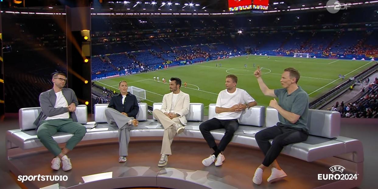 Die Fußballexperten-Runde diskutierte am Donnerstagabend im ZDF über die Spiele des Tages<span class="copyright">Screenhsot: ZDF/Sportstudio</span>