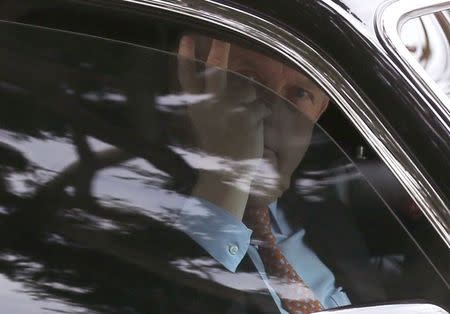 Shelly Sterling's lawyer Pierce O'Donnell gestures as he arrives at the court in Los Angeles, California July 28, 2014. REUTERS/Lucy Nicholson