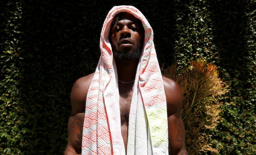 SANTA MONICA, CA - JULY 13, 2023 - Emmanuel Brown, 30, is dressed appropriately for the ongoing heat wave in Santa Monica on July 13, 2023. Brown was heading home to his apartment in Santa Monica after spending the morning at the beach.(Genaro Molina/Los Angeles Times)