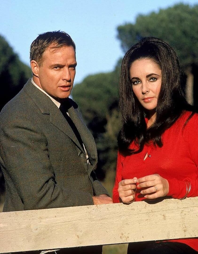 Elizabeth Taylor y Marlon Brando, en una escena de la película de John Huston