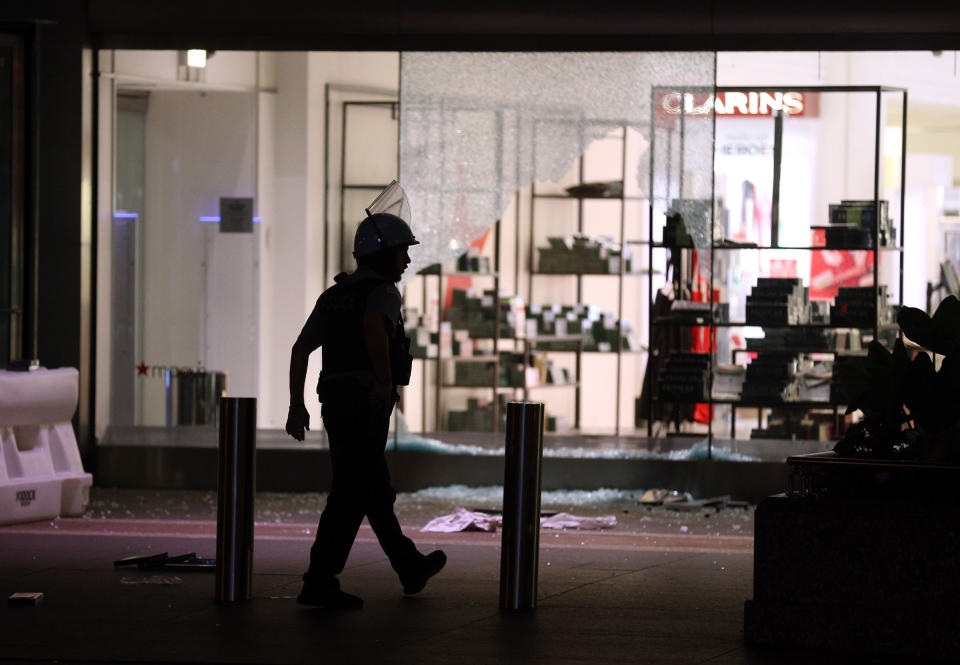 A Chicago Police officer walks past Macy's on North Michigan Avenue in Chicago after the store and others in the area were looted early Monday Aug. 10, 2020. | Terrence Antonio James—Chicago Tribune/TNS/Sipa