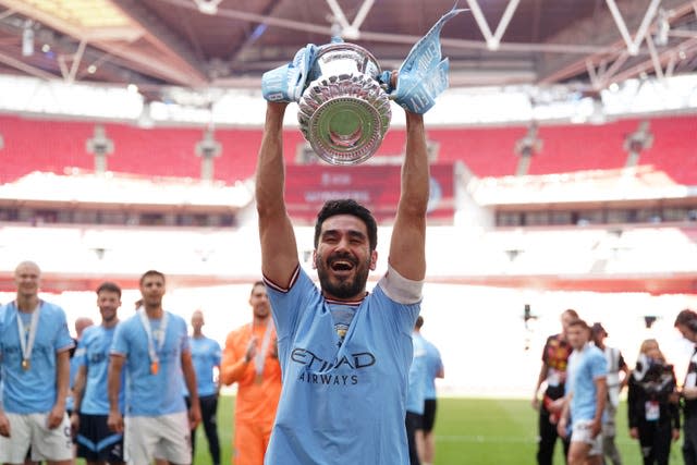 Ilkay Gundogan lifts the FA Cup