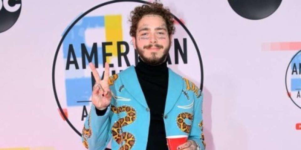 Le rappeur Post Malone sur le tapis rouge des American Music Awards, le 9 octobre 2018 à Los Angeles.