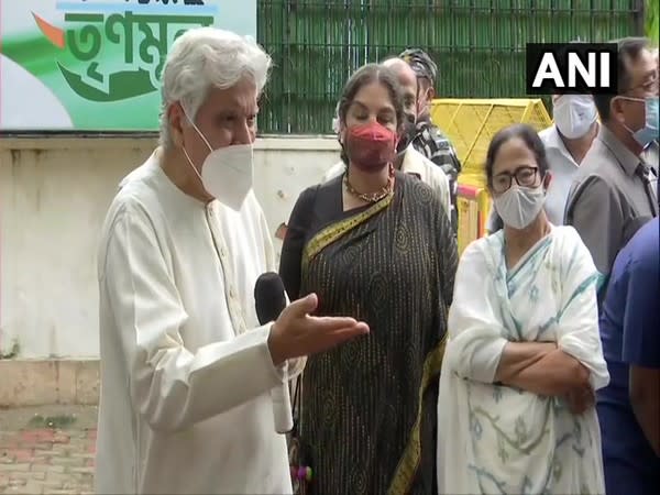 Lyricist-poet Javed Akhtar, actor Shabana Azmi and West Bengal Chief Minister Mamata Banerjee in Delhi (Photo/ANI) 