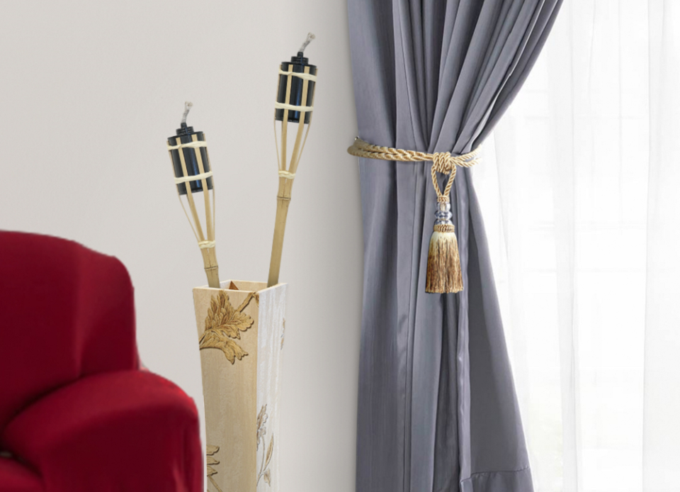 Decorate the house with matching vase pelita and curtain rope. ― Picture courtesy of MR.DIY