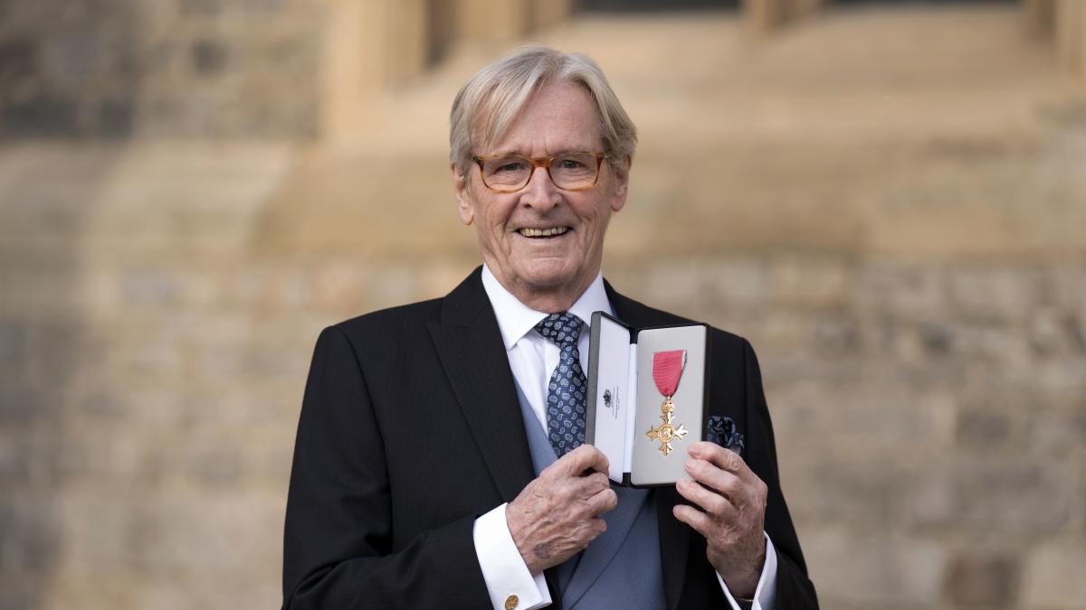 La star du savon William Roache compare les charges de travail avec King lors de la cérémonie d’investiture