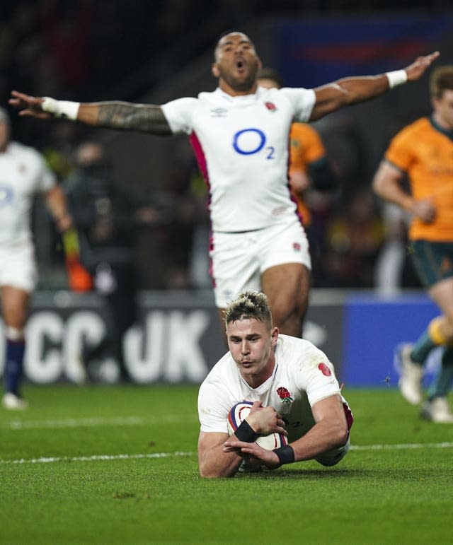 Freddie Steward scores a famous try as Manu Tuilagi celebrates 