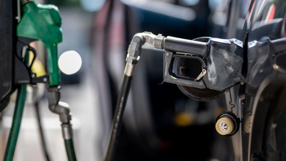 gas prices jump accross us amid tightening markets and heatwave