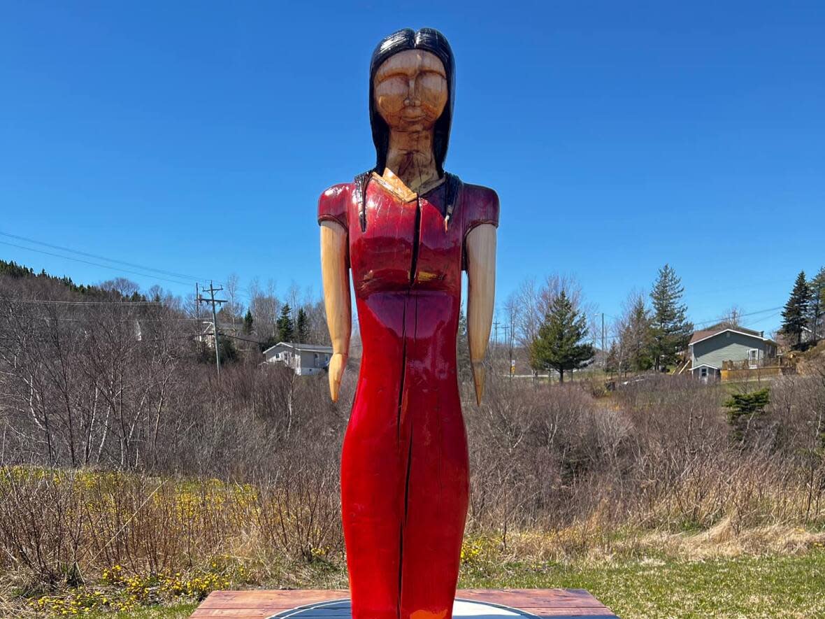 A statue in memory of Chantel John and missing and murdered Indigenous women was sculpted by Faron Joe and placed in Conne River. (Miawpukek Mi'kamawey Mawi'omi/Facebook - image credit)