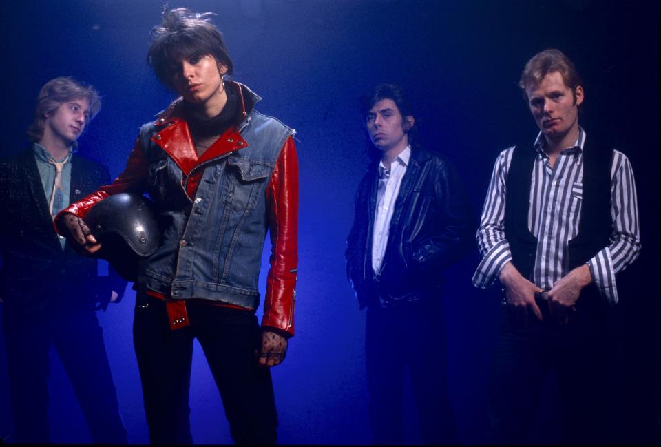 UNITED KINGDOM - JANUARY 01:  Photo of PRETENDERS and James HONEYMAN SCOTT and Chrissie HYNDE and Pete FARNDON and Martin CHAMBERS; Posed studio group portrait L-R James Honeyman Scott, Chrissie Hynde, Pete Farndon and Martin Chambers  (Photo by Fin Costello/Redferns)