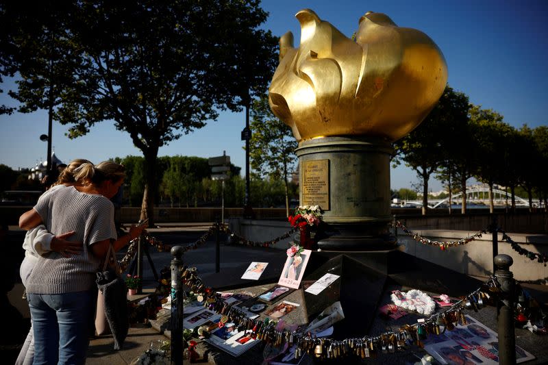 Royal fans mark the 25th death anniversary of Princess Diana in Paris