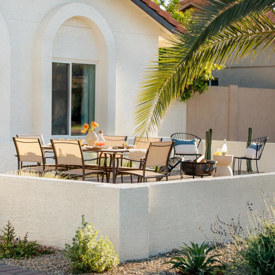 dining area in front yard