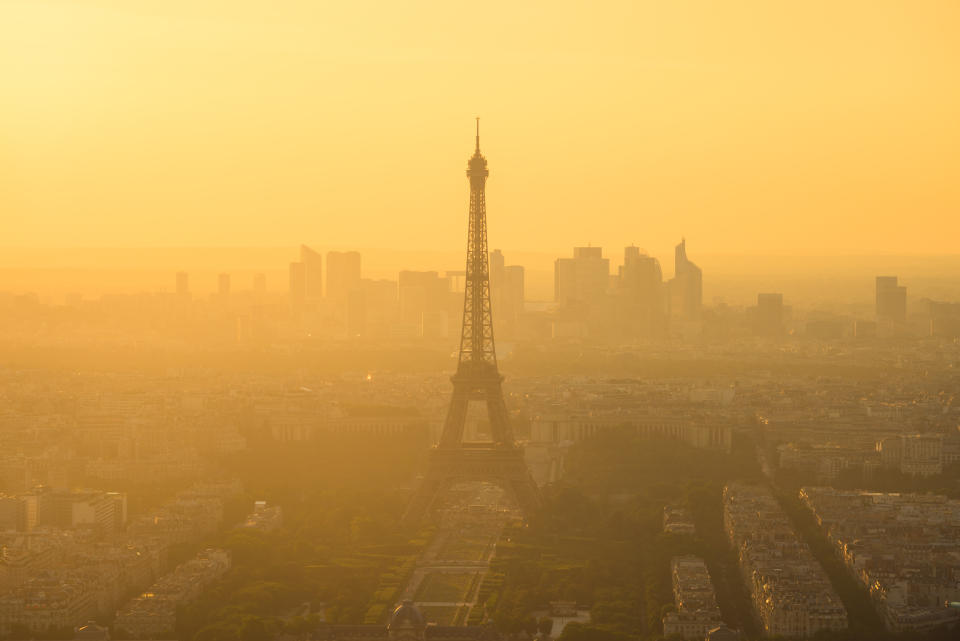 Varias grandes urbes del Viejo Continente aparecen en este ranking. París es la cuarta, con una tasa de mortalidad asociada al NO₂ también del 7%. (Foto: Getty Images).