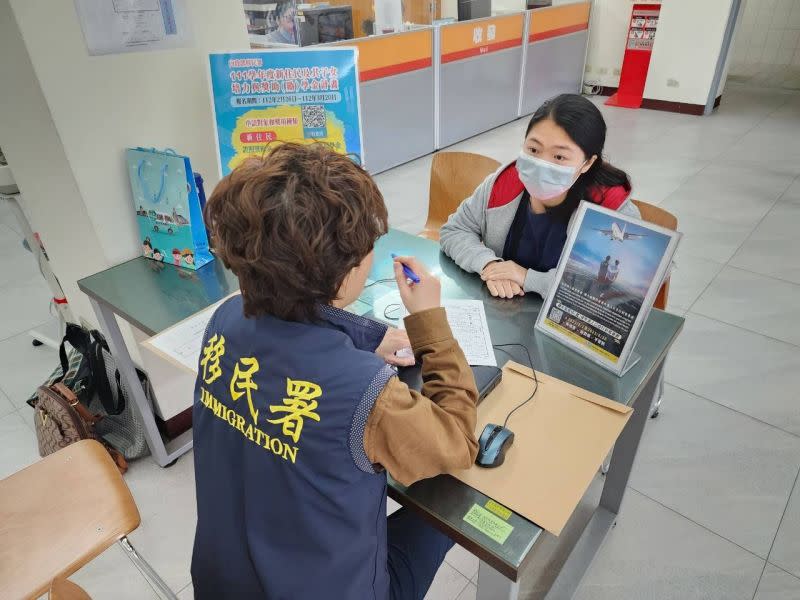 ▲幫助交通不便的新住民申請獎勵金。（圖／移民署）