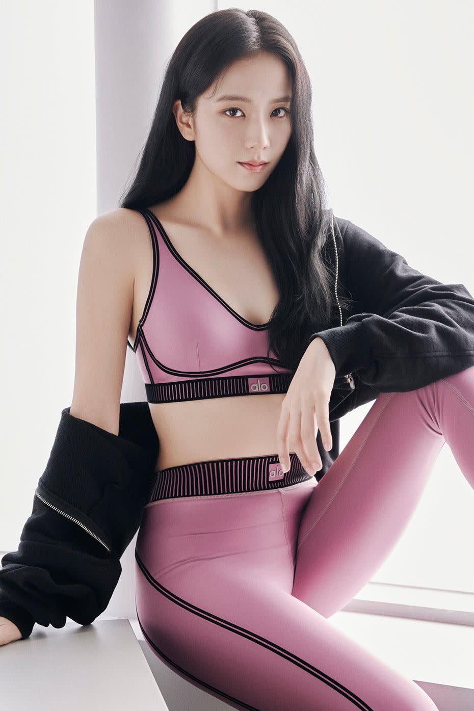 blackpink jisoo alo yoga