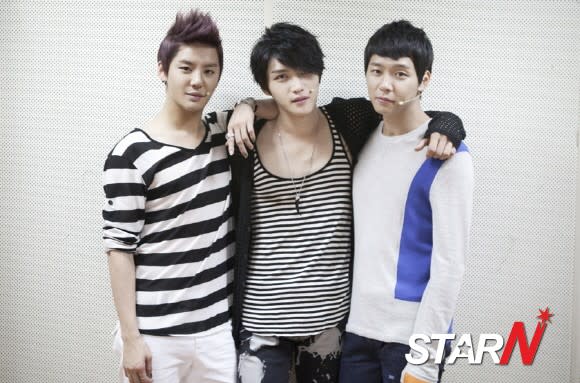 JYJ donates for those who are suffering from flood in Thailand