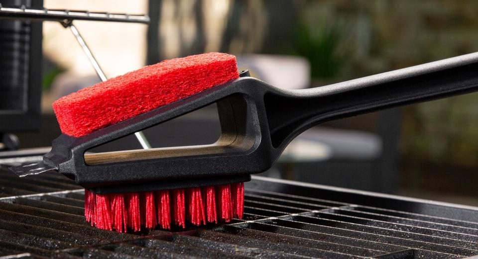 Expert Grill Grill Brush. (Photo: Walmart)