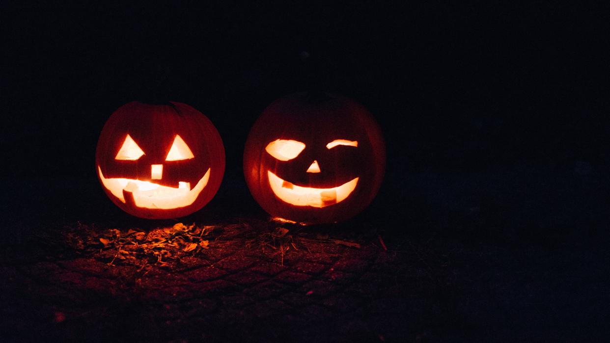 6 fights all couples have around Halloween