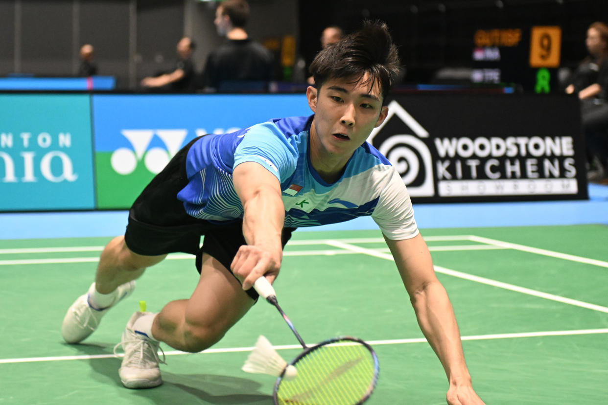 Singapore shuttler Loh Kean Yew of Singapore dives to retrieve a shot at the Australian Badminton Open. 