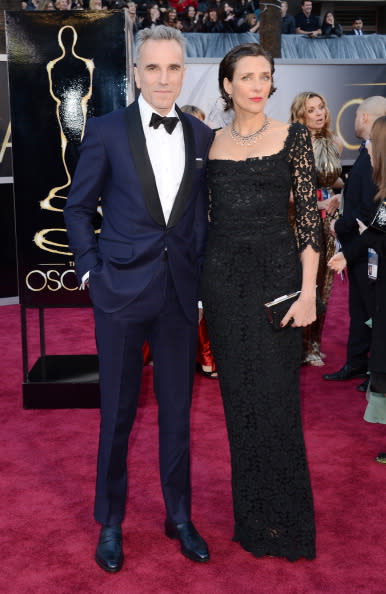 <i>Traje azul oscuro.</i> Ganador como Mejor Actor, <i>Daniel Day-Lewis</i> llegó junto a su esposa, la actriz, guionista y directora Rebecca Miller, y demostró cómo un actor también puede dar la nota en los vestuarios de los Oscar. Con un buen porte y altura, el británico apostó por un traje azul de Domenico Vacca. ¿El resultado? Más que destacado.