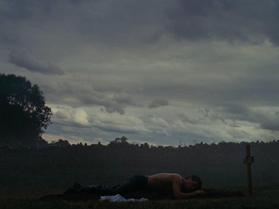 Oliver Quick (Barry Keoghan) on Felix's gravesite.