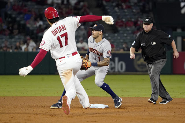 Los Angeles Angels Go Viral For Taking Team Photo With Shohei Ohtani Body  Double - Fastball