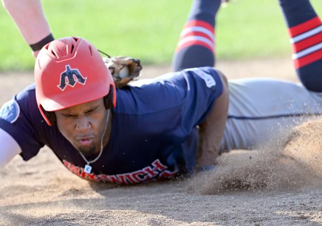 Whitecaps take 1st in East Division