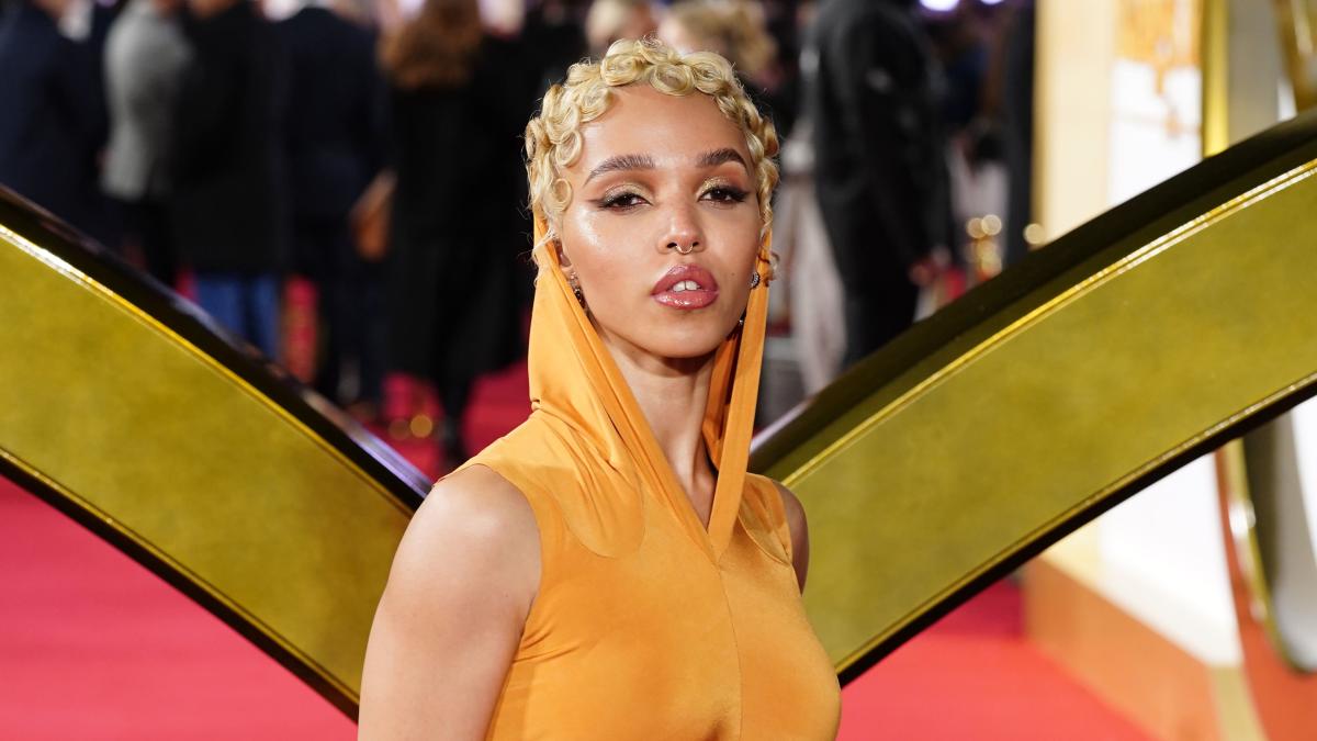 FKA Twigs claims 'double standards' in UK Calvin Klein ad ban - ABC News