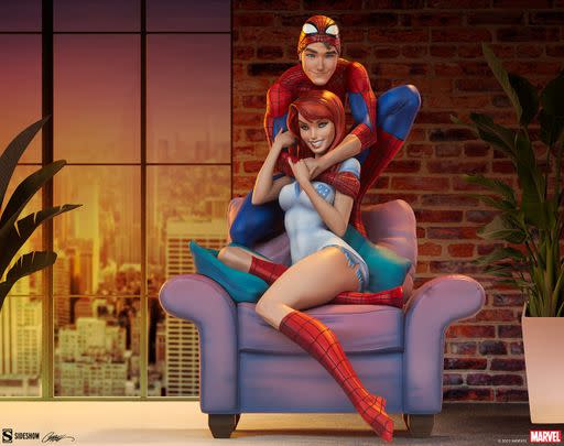 Spider-Man And Mary Jane Sculpture