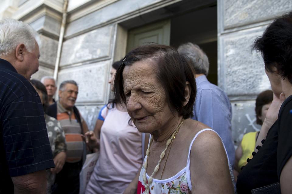 Las caras de desesperación eran visibles. En los cajeros solo se podían sacar 60 euros.