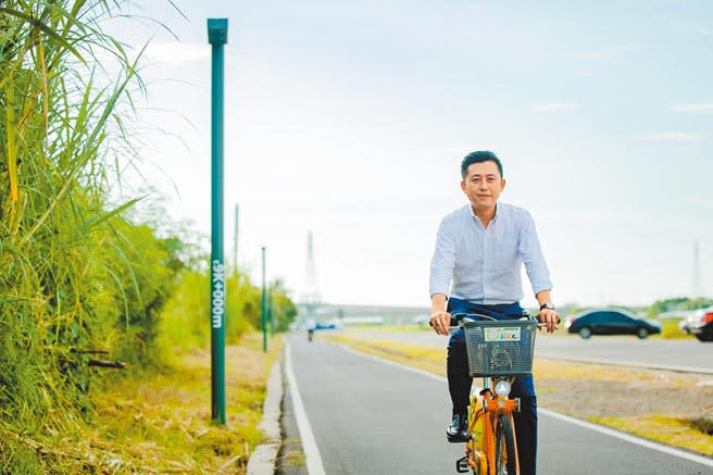 新竹左岸有10公里長自行車道，沿途還有5處生態觀景平台，市長林智堅邀請全國親子兒童連假來玩吧。（陳育賢攝）