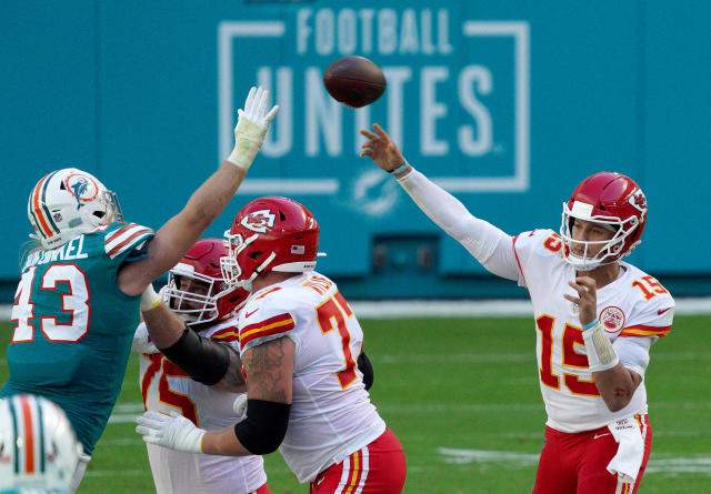 Chiefs survive 3 Patrick Mahomes interceptions, Tua Tagovailoa rally to top  Dolphins, clinch AFC West