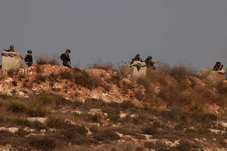 Choques entre fuerzas de seguridad israelíes y palestinos en las cercanías de Ramallah. (Jaafar ASHTIYEH / AFP)