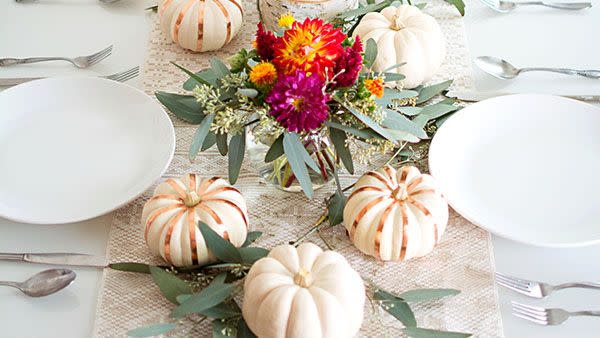 fall flower thanksgiving table setting
