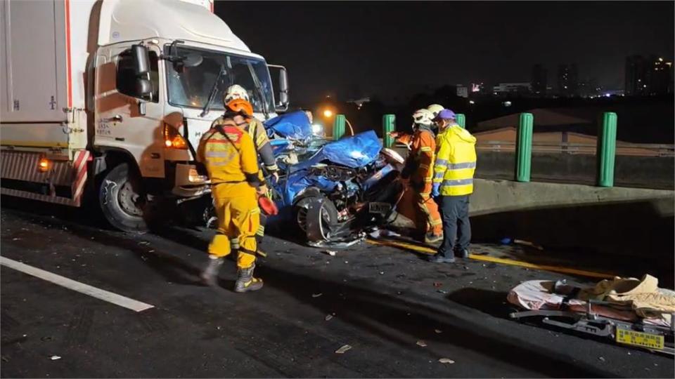 大貨車未注意前車車禍連環撞　平鎮台66快速道路6車連環車禍釀1死4傷