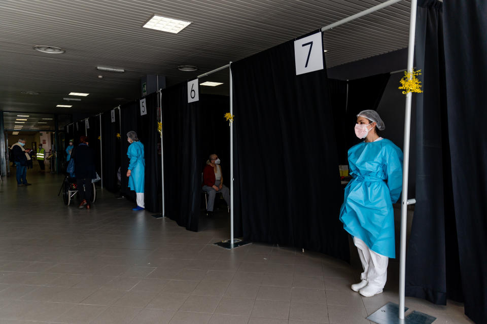 Vaccini, non partono sms a Cremona: hub deserto. Poi si scatena il caos(Photo by Marco Mantovani/Getty Images)