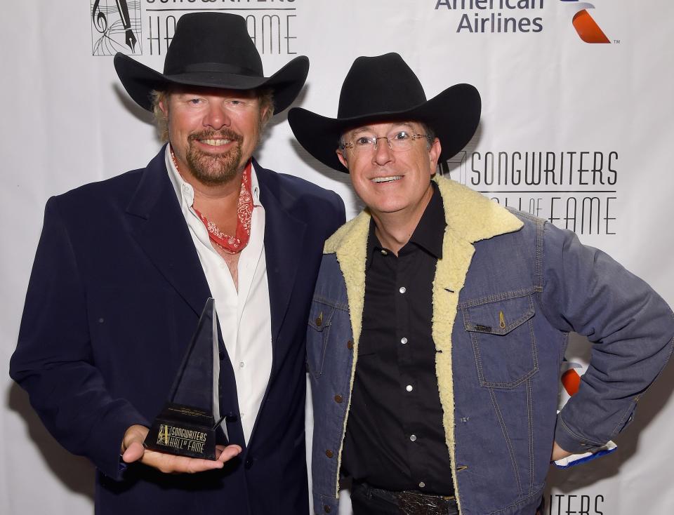 NEW YORK, NY - JUNE 18: Singer-songwriter Toby Keith (L) and Stephen Colbert pose backstage at the Songwriters Hall Of Fame 46th Annual Induction And Awards at Marriott Marquis Hotel on June 18, 2015 in New York City. (Photo by Larry Busacca/Getty Images for Songwriters Hall Of Fame)