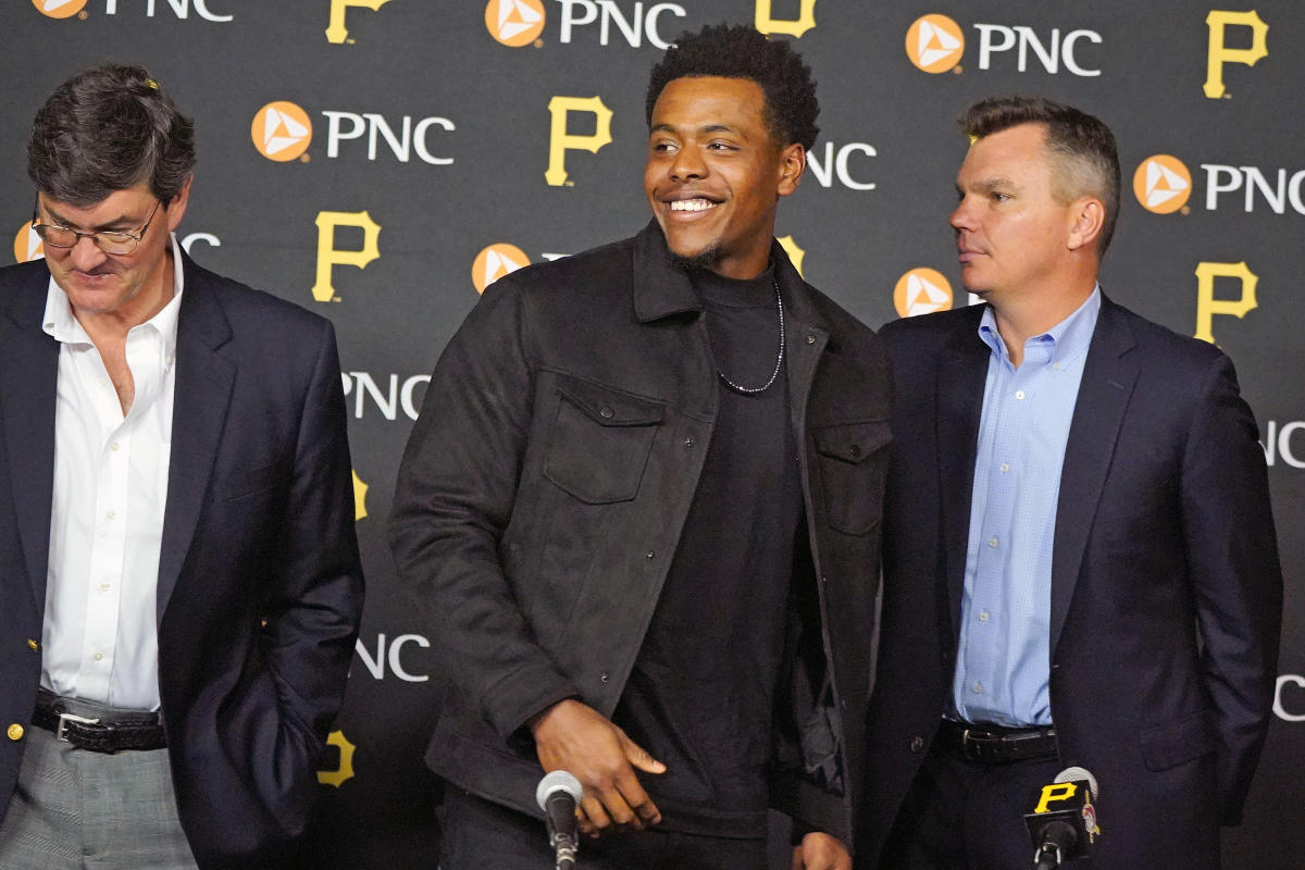 Pirates get brutal Ke'Bryan Hayes blow right after agreeing to $70 million  deal