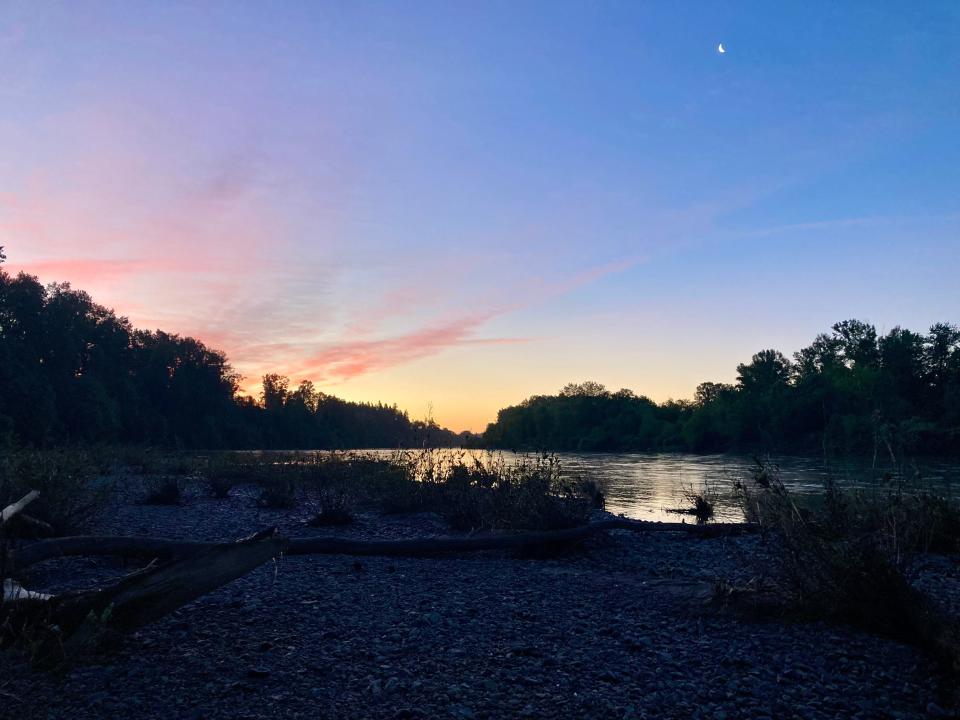 The Willamette Water Trail from Eugene to the mouth of the Molalla River features nature, campsites and solitude.