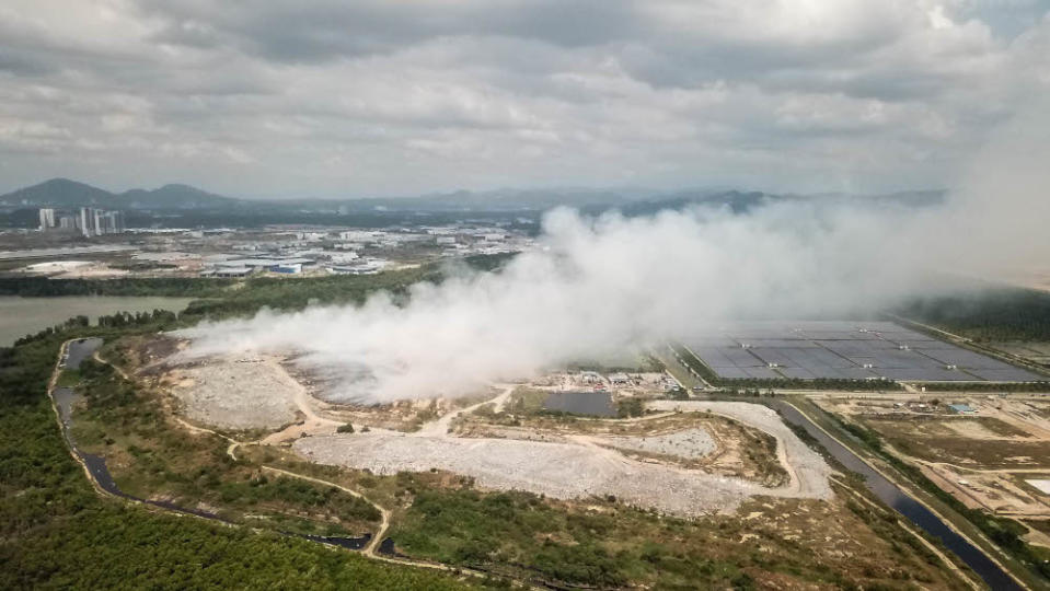 The Pulau Burung landfill caught fire last Wednesday and the Fire and Rescue Department reportedly only managed to extinguish 7 per cent of the total 80 per cent at the landfill. — Picture by Sayuti Zainudin