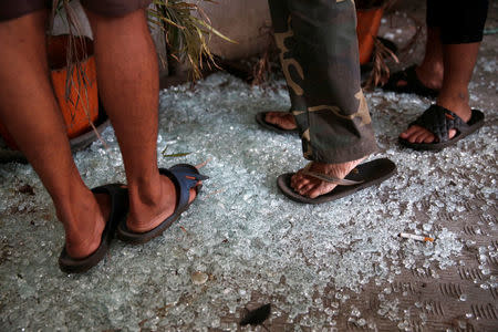 People gather to examine the scene of an explosion at a bus terminal in Kampung Melayu, Jakarta, Indonesia May 25, 2017. REUTERS/Darren Whiteside