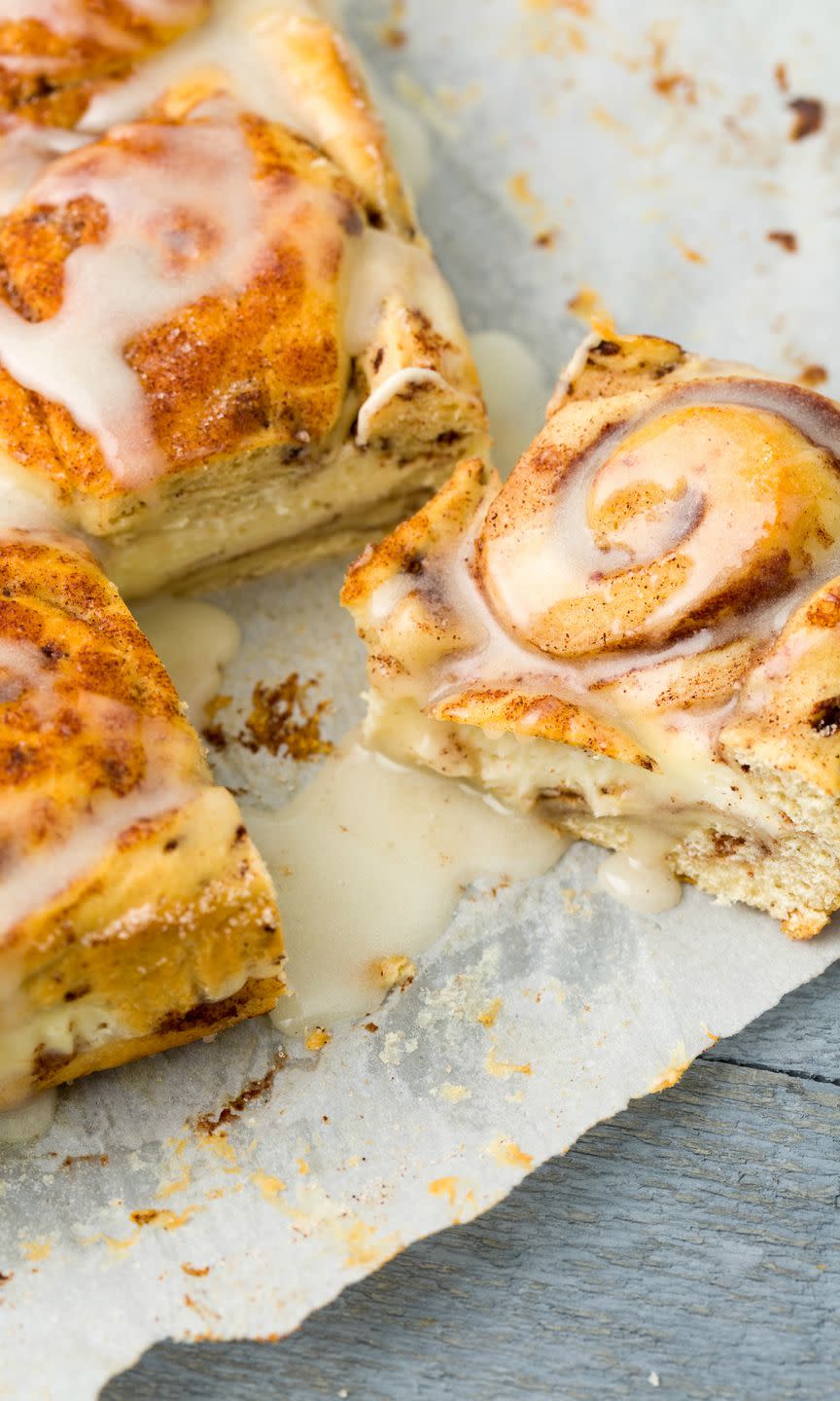 Cinnamon Roll Cheesecake Bars