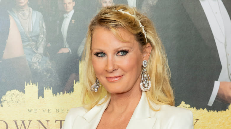 Sandra Lee with big earrings