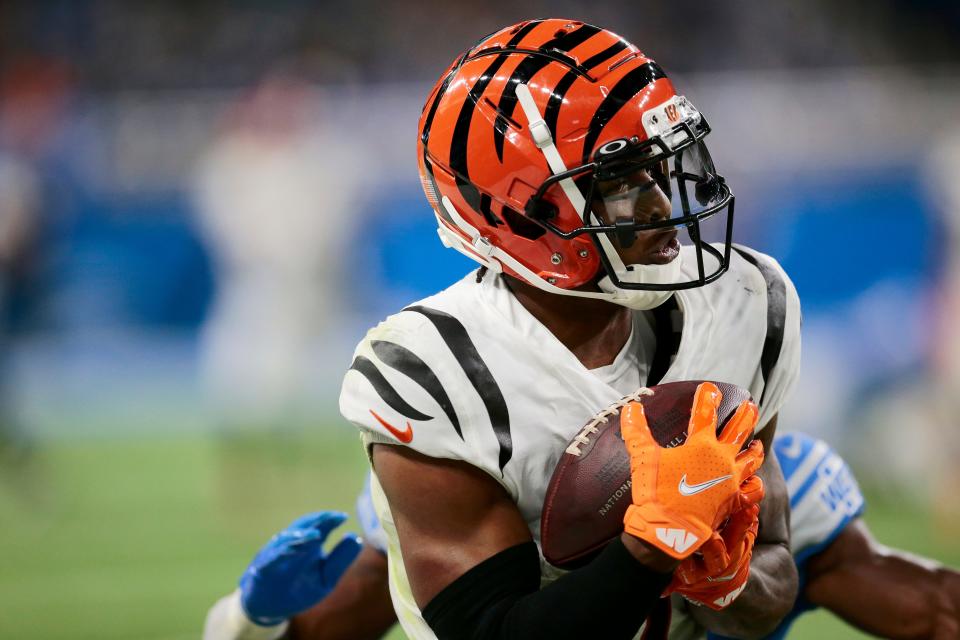 Cincinnati Bengals wide receiver Ja'Marr Chase (1) catches a deep pass down the sideline in the second quarter.