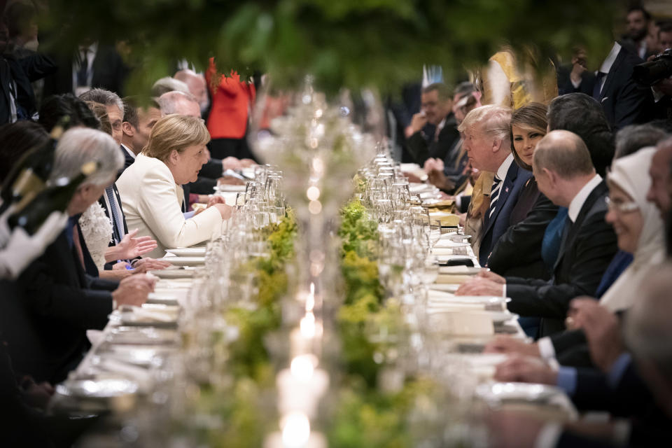 Plaudern mit Donald Trump bei exquisitem Essen: Merkel beim G20-Gala-Dinner. (Bild: Getty Images)